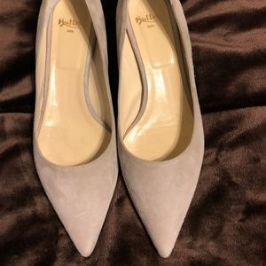 BUTTER BORN POINTED TOE KITTEN HEEL